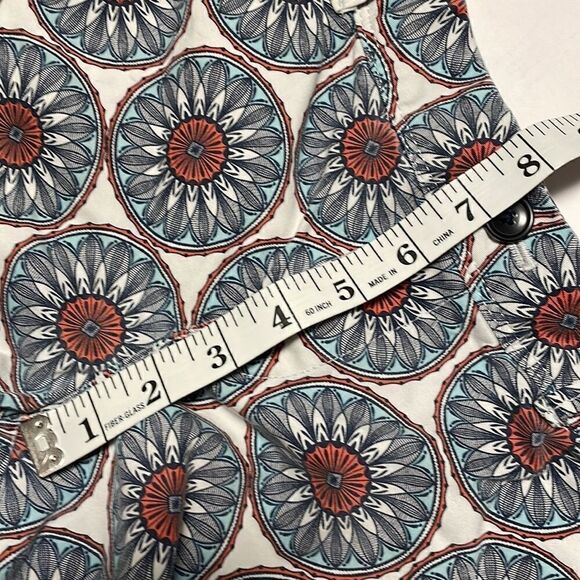 Banana Republic medallion print cuffed shorts with pockets size 2 - Picture 10 of 13